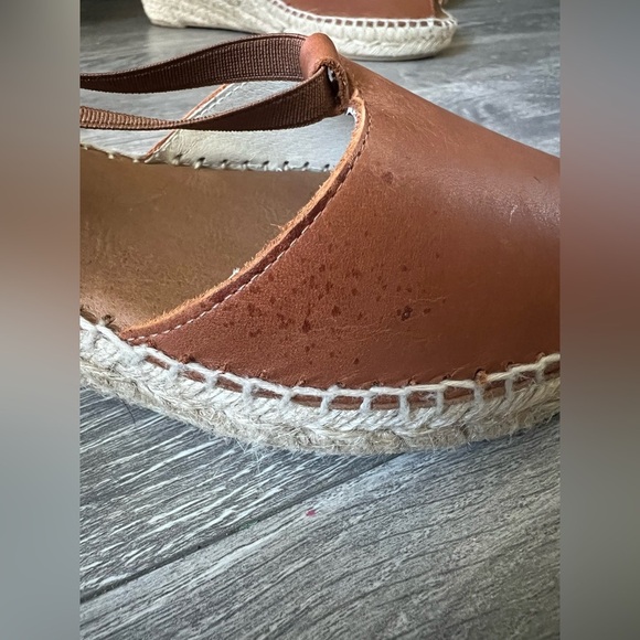 Andre Assous Dainty Peep Toe Espadrille Wedge Sandals in Cuero Tan Size 9 NWOB! - Picture 9 of 9